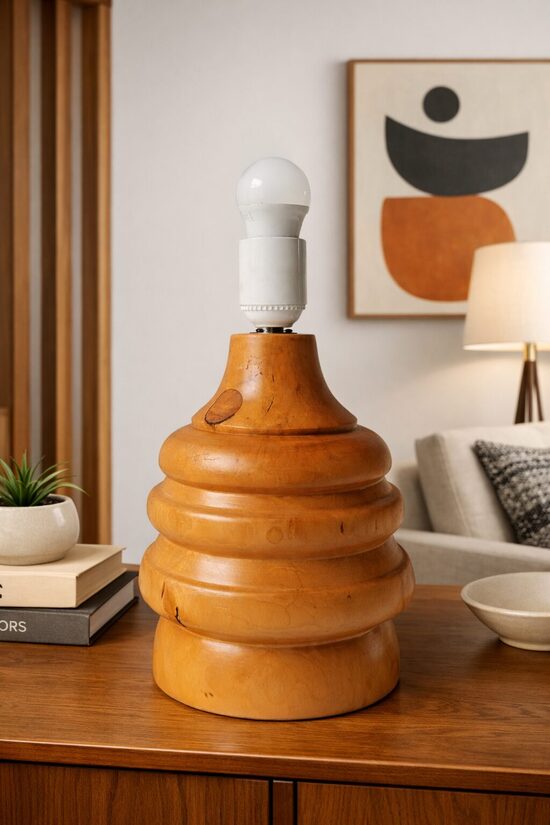 Virpota koka galda lampa